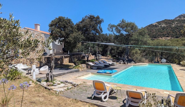 Villa in Lumio, large swimming pool, wooded park