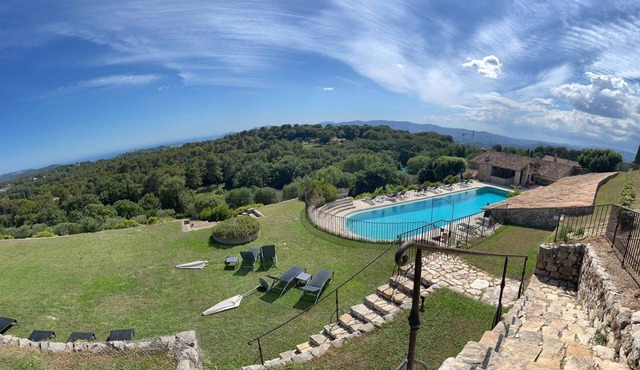 Villa in luxury holiday club on Valbonne - Swimming pools - bedroom Aircon - WIFI - Tennis -.