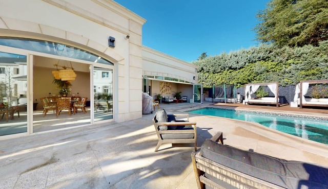 Villa in Madrid with 6 bedrooms sleeps 12