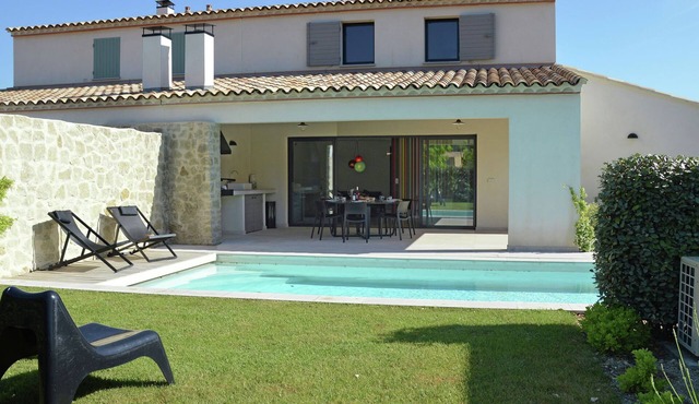 Villa in Malaucène with Private Pool