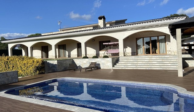 Villa in Mas Mora near Costa Brava Beaches