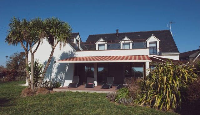 Villa in Moëlan sur Mer, 10-12 p sea view with indoor pool, South Finistère
