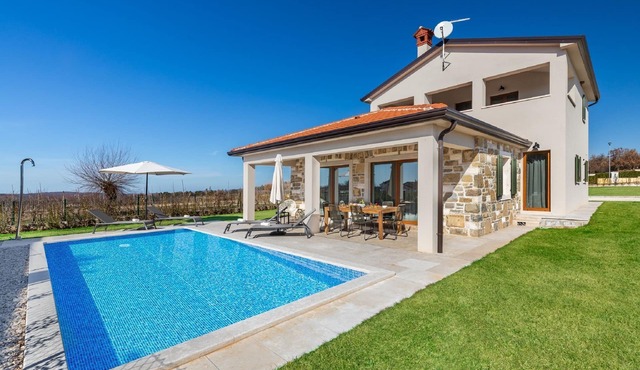 Villa in Motovun with Private Pool and Views