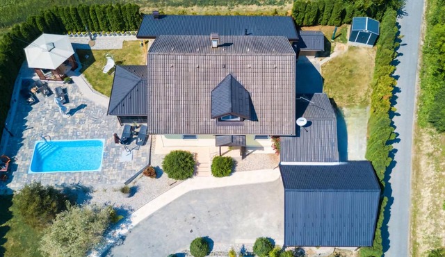 Villa in nature with jacuzzi, sauna, pool, and space for gatherings