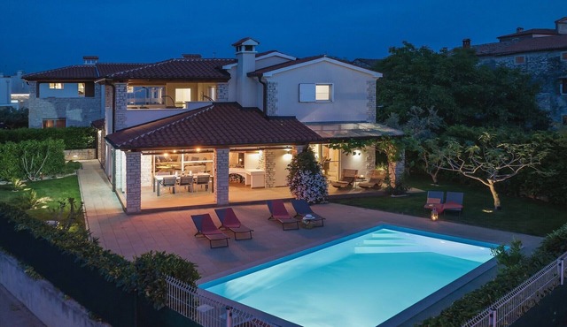 Villa in Novigrad with Pool near Beach