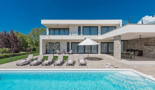 Villa in Novigrad with Pool and Sea Views