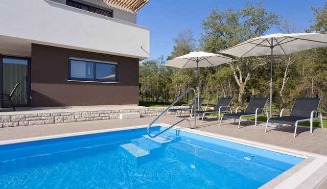 Villa in Novigrad with Pool & Rooftop Terrace