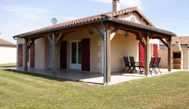 Villa in Parthenay with Private Garden