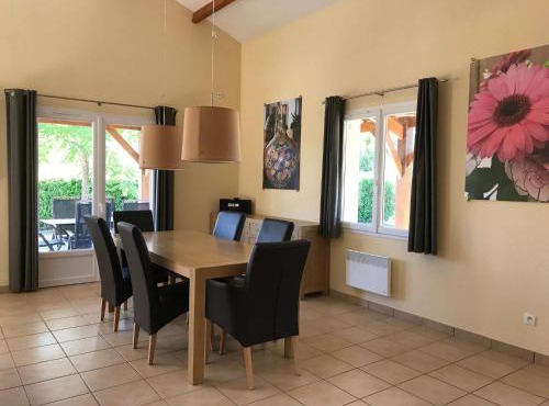 Villa in Parthenay with Bubble Bath