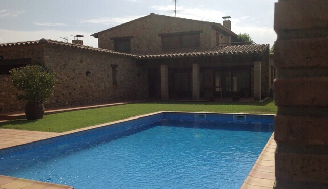 Villa in Peratallada with Private Pool