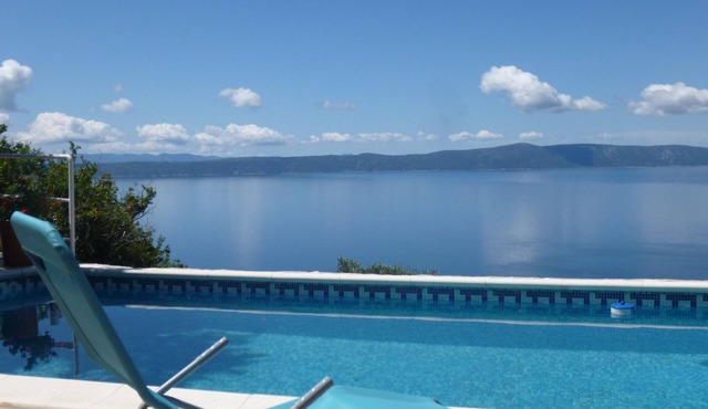 Villa in Podgora, 2 app. quiet super sea and island view. Private pool, WiFi
