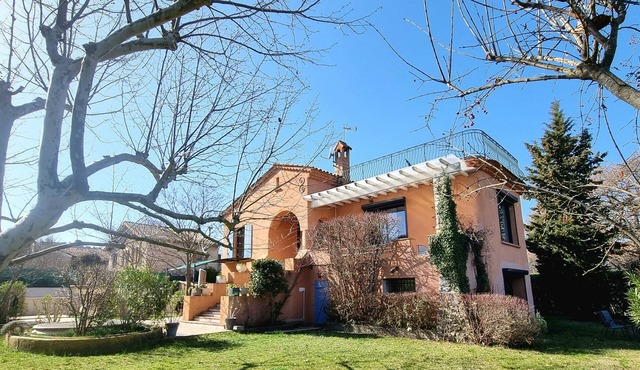 Villa in Provence - Luberon, *4bedroom/swimming pool * fenced garden & parking