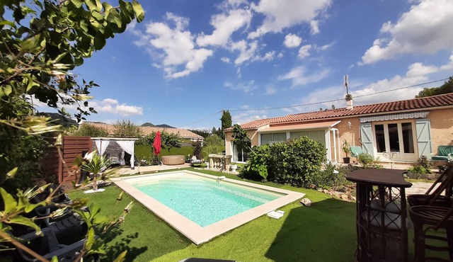 Villa in Provence, swimming pool, spa, sauna, between Cassis, Marseille Aix en Provence