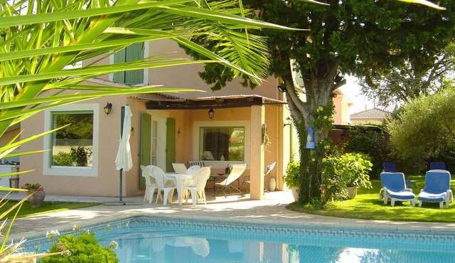 VILLA IN PROVENCE very bright