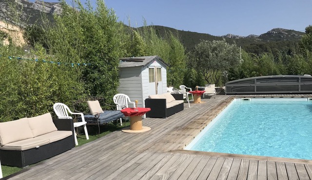 Villa in Provence with large swimming pool, enclosed garden with trees