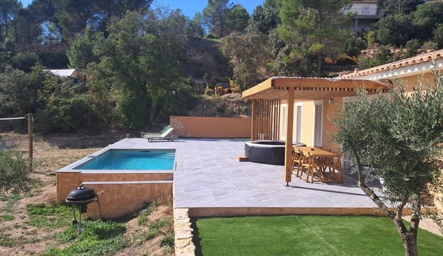 Villa in Provence with pool and jacuzzi