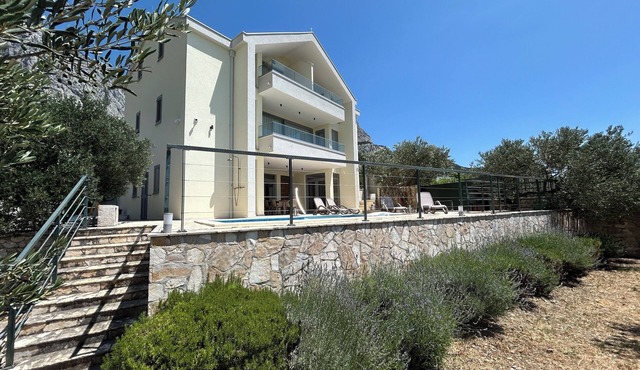Villa in quiet village - Private Pool/Sport/Starlink/BBQ