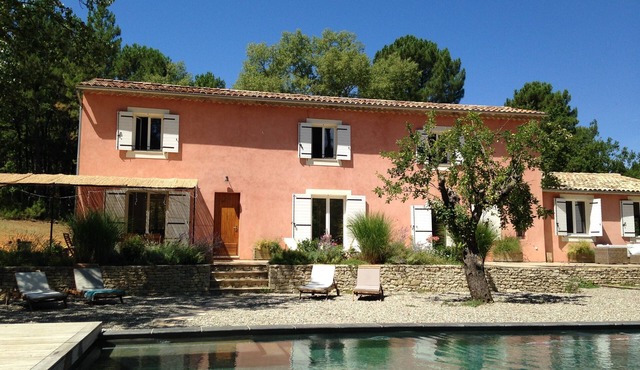 Villa In Roussillon-Gargas. Perfect For Those Looking For Rest And Relaxation