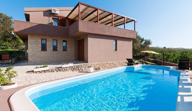 Villa in Rovanjska with Pool & Sea Views