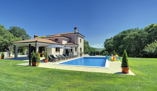 Villa in Rovinj with Private Pool and Sea Nearby