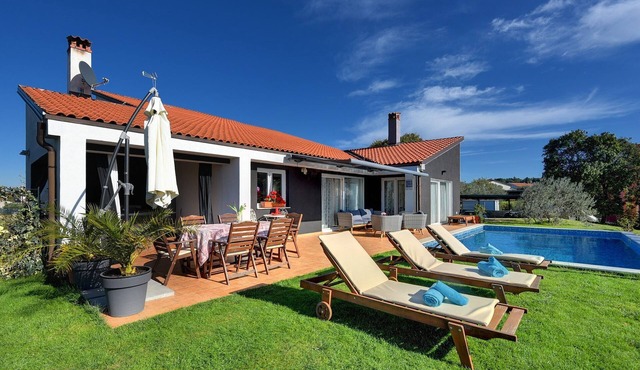 Villa in Rovinj with Pool & Bubble Bath