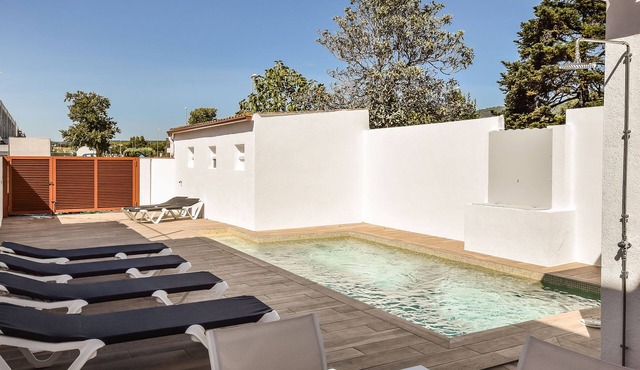 Villa in Santa Cristina near Beaches & Pool
