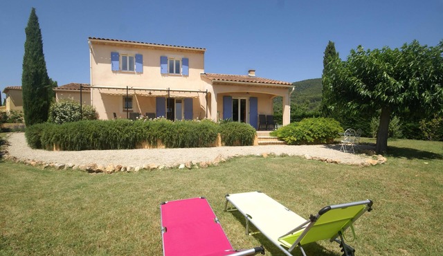 Villa in small domain with pool and tenniscourt