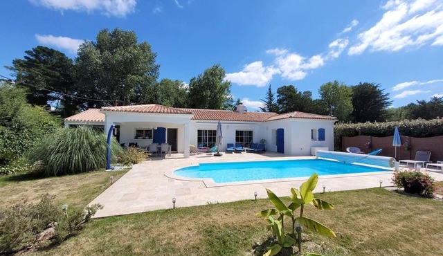Villa in St Jean de Monts with heated pool, air conditioning, and WiFi