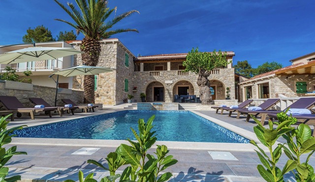 Villa in Sukošan with Pool near the Sea