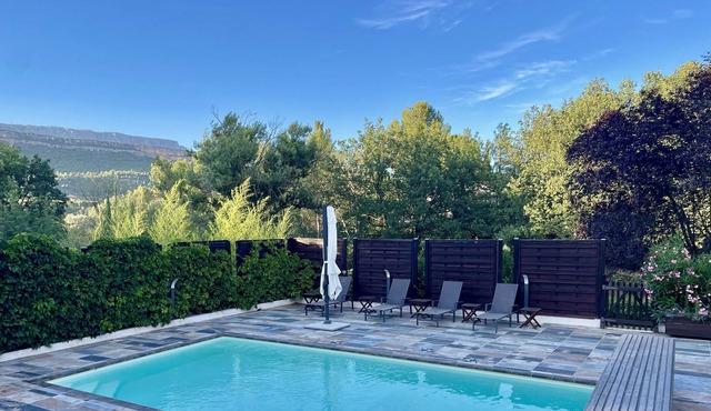 Villa IN THE Countryside Aixoise