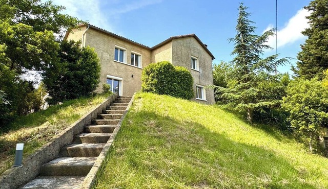 Villa in the countryside with plenty of space. 2 minutes from Castelnaudary.