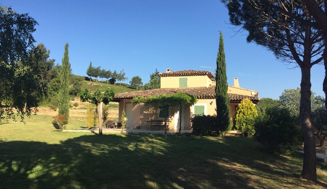 Villa in the countryside 10 mins from Aix-en-Provence in a very quiet location