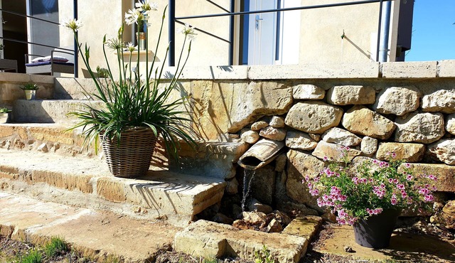 Villa in the countryside with views of the Alpilles.