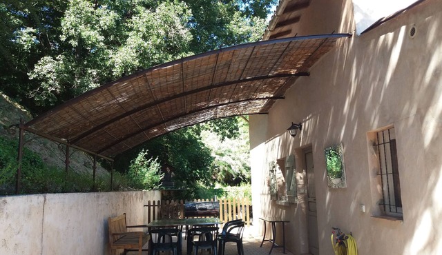 Villa in the heart of a wooded environment. All comfort, calm, in 5mn of the conveniences