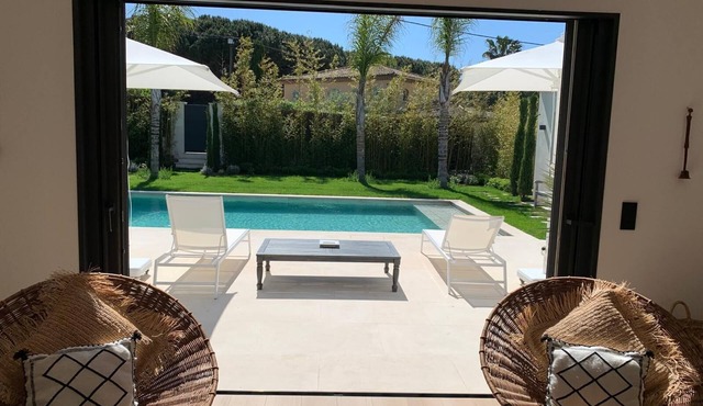 Villa in the heart of Saint-Tropez, close to the beach, sleeps 12, pool.