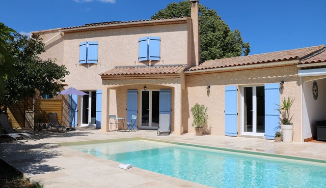 Villa in the heart of the vaunage with swimming pool, garden and heated jacuzzi