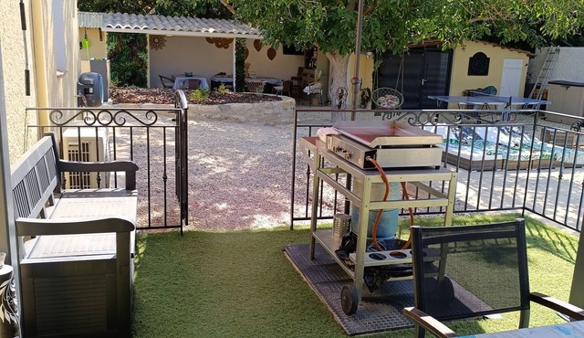 Villa in the heart of green Provence