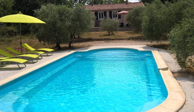 Villa in the heart of green Provence (private pool, 8 people)