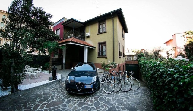 Villa in the heart of Milan (x 8 persons)