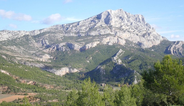 Villa in the heart of the Aix countryside.