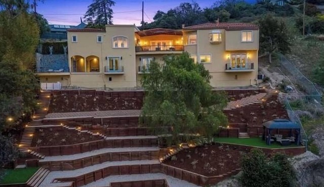 Villa in the hills near Universal Studios