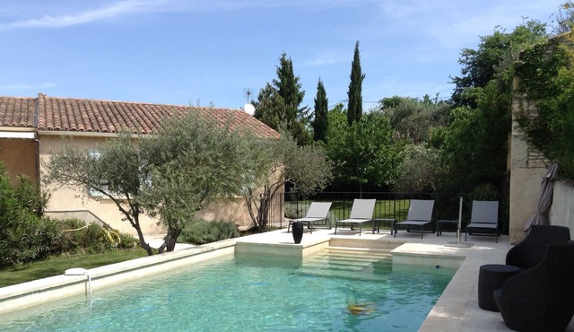 villa in the Luberon private pool not overlooked everything on foot