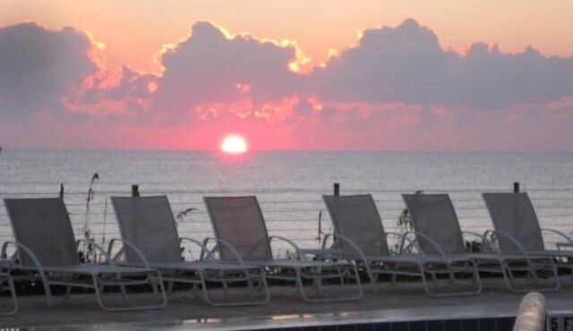 Villa in Tropical Paradise, Sandy Beach, Pool, Tennis & Beach Club in Vero Beach