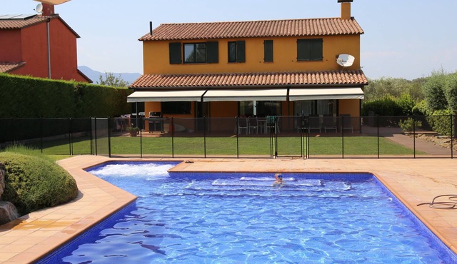 Villa in VELOcity Girona, 4 Bedrooms, Pool, Office, Garage