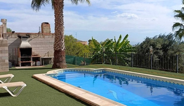 VILLA IN VERY QUIET URBANIZATION TO 15 MIN OF VALENCIA CAPITAL