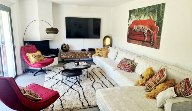 Villa Indie in the center of the village of St Tropez (heated swimming pool)