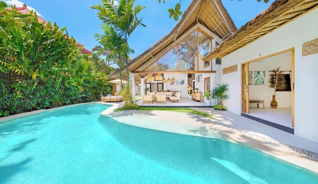 Villa Indigo - 5-BDR, huge pool and lush garden