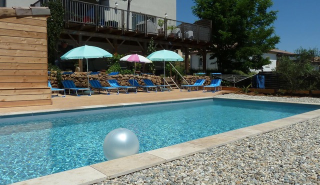 VILLA INDIVIDUELLE air-conditioned 10 persons 4 bedrooms, 3 bathrooms, heated swimming pool 8x4