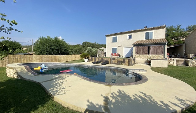 Villa Individuelle Avec sa Piscine et vue sur le Ventoux