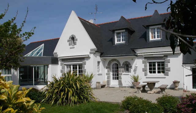 Villa - INDOOR POOL, SPA. Walled garden